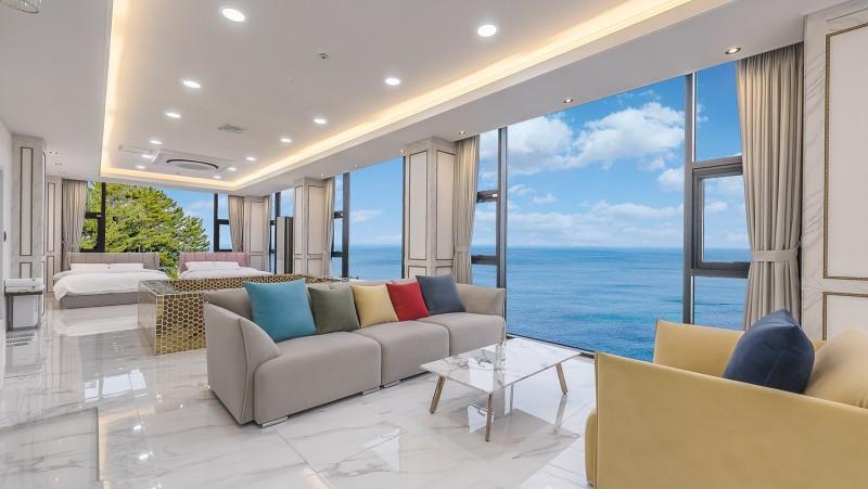 Yeongdeok Meriel Pool Villa