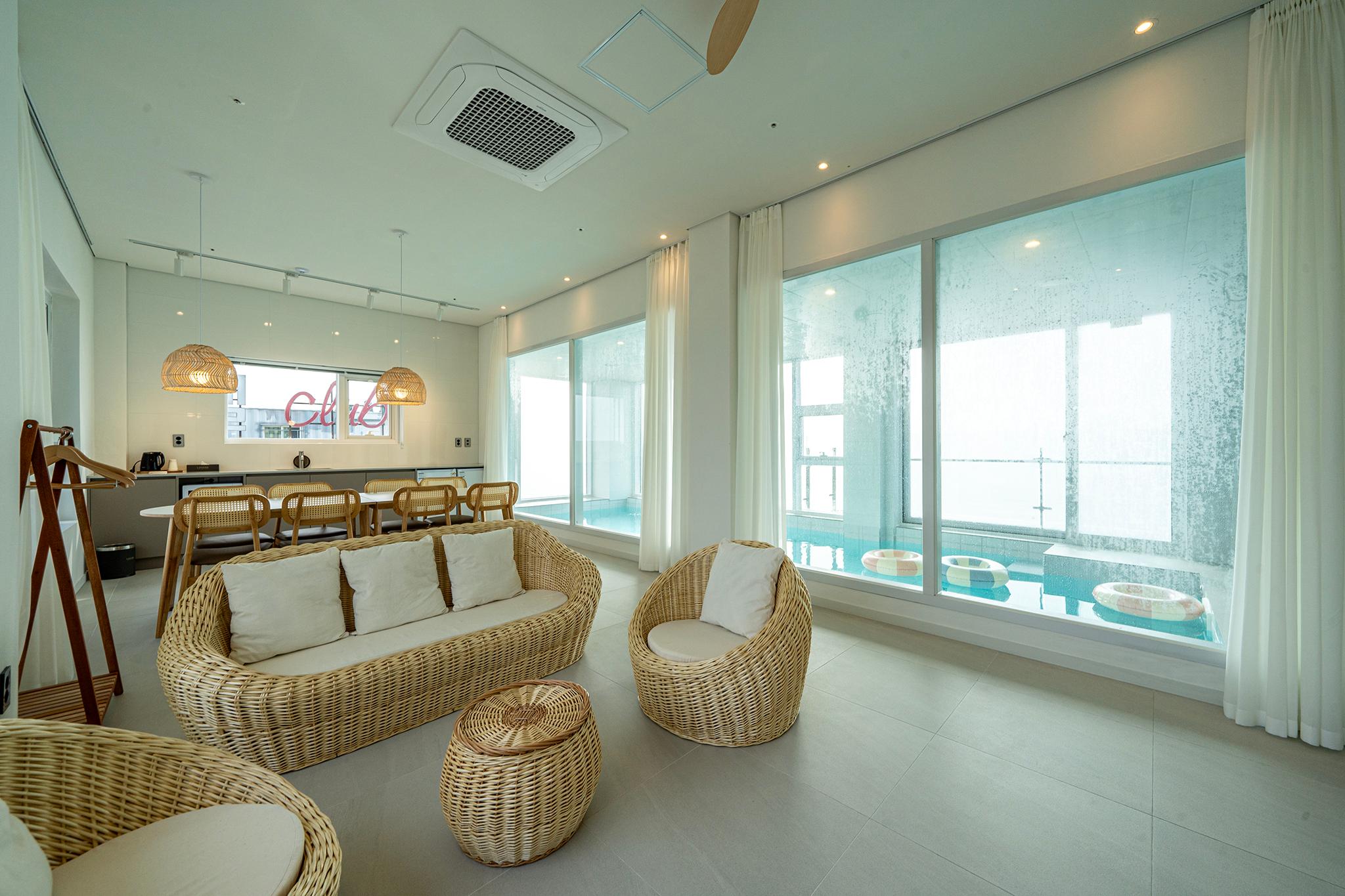 Boryeong (Daecheon) IOcean Pool Villa Hotel