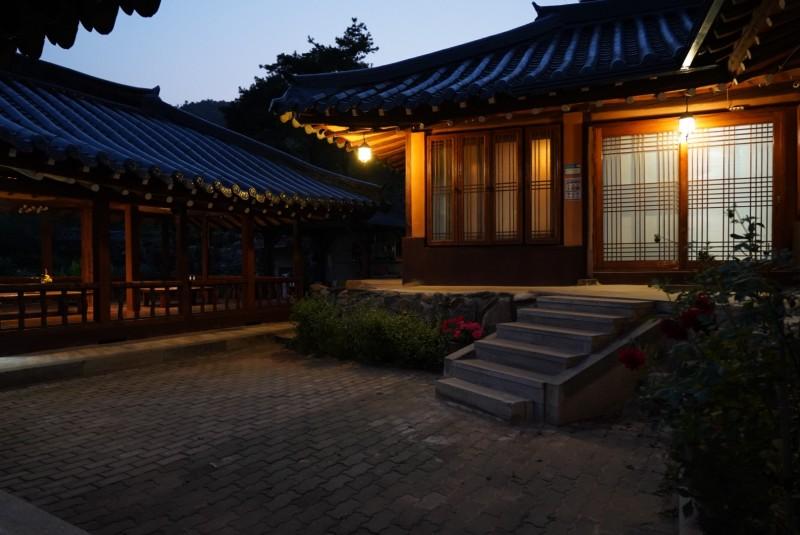 Yongin Hanok Tres Bien Pension-5