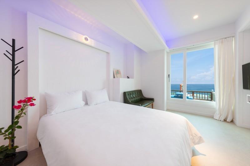 Gangneung Bella Luna Pension (1 minute walk from the beach)