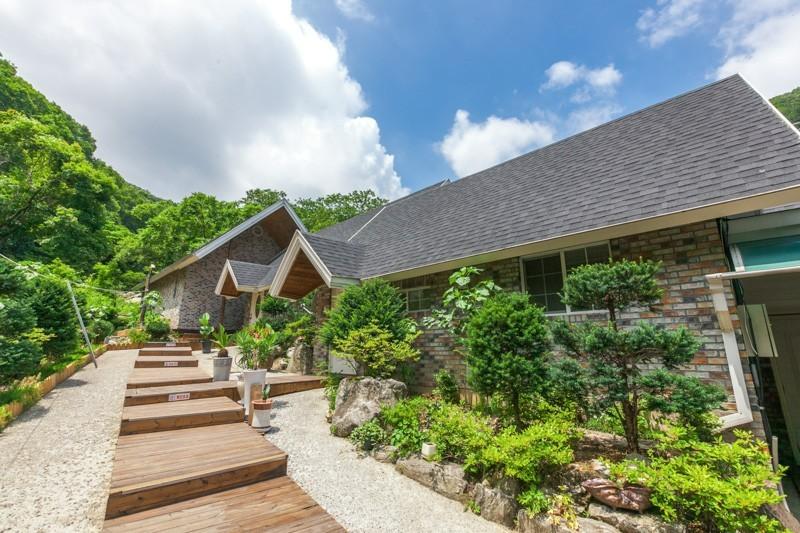 Gapyeong Valley Pension Luan (Valley in front of the pension)-40
