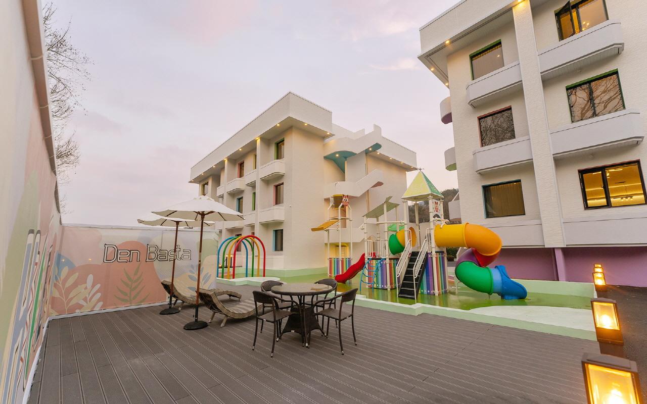 Gimhae Den Bastar Theme Kids Hotel