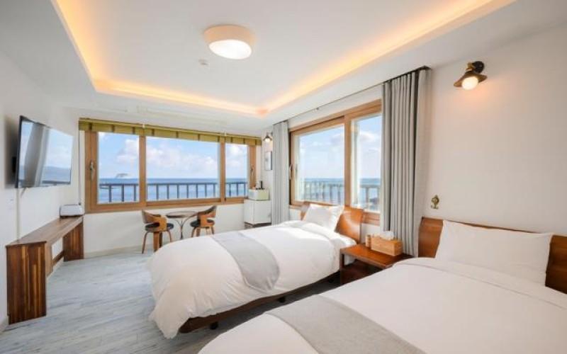 Seogwipo Tob Ocean View Dog-Friendly Pension