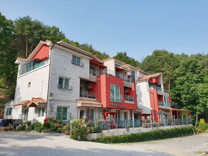 Gongju Gyeryongsan Donghaksa Sky Pension