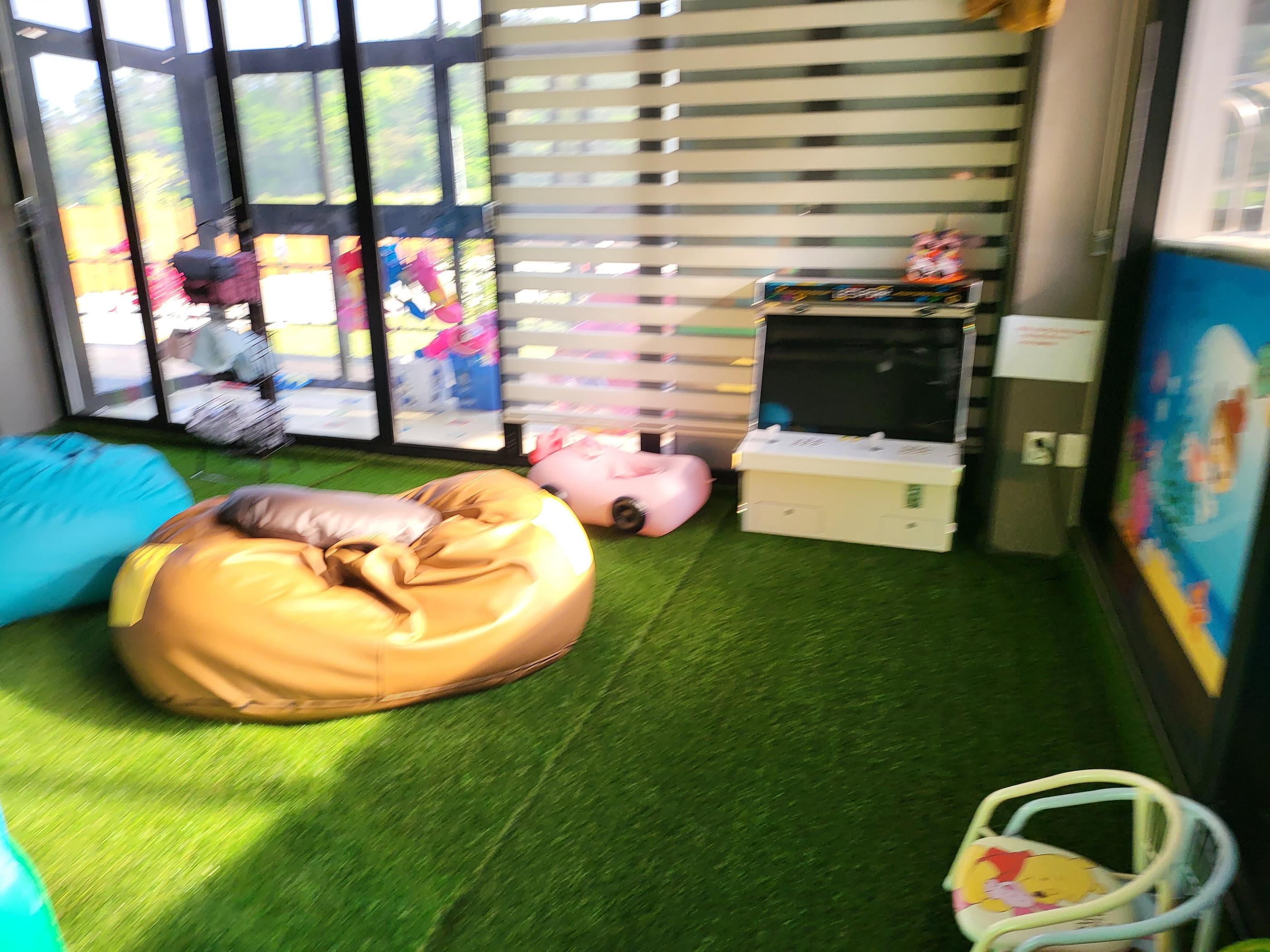 The Hue Kids Pool Vila-9