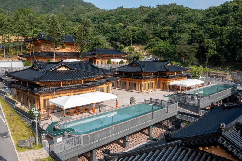 Sangju Cheonghwasan Hanok Pool Villa Pension