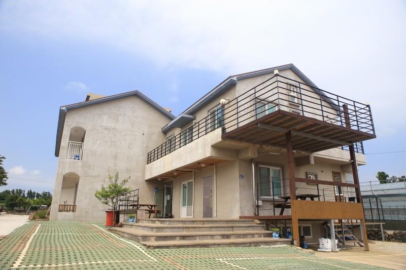 Seogwipo Sanbangsan Tansan Oncheon Pension