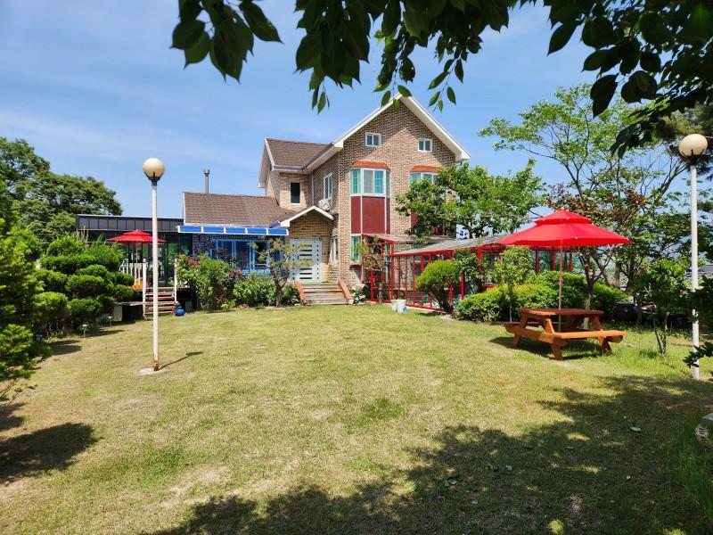 Gyeongju Natural Mushroom & Pool Villa