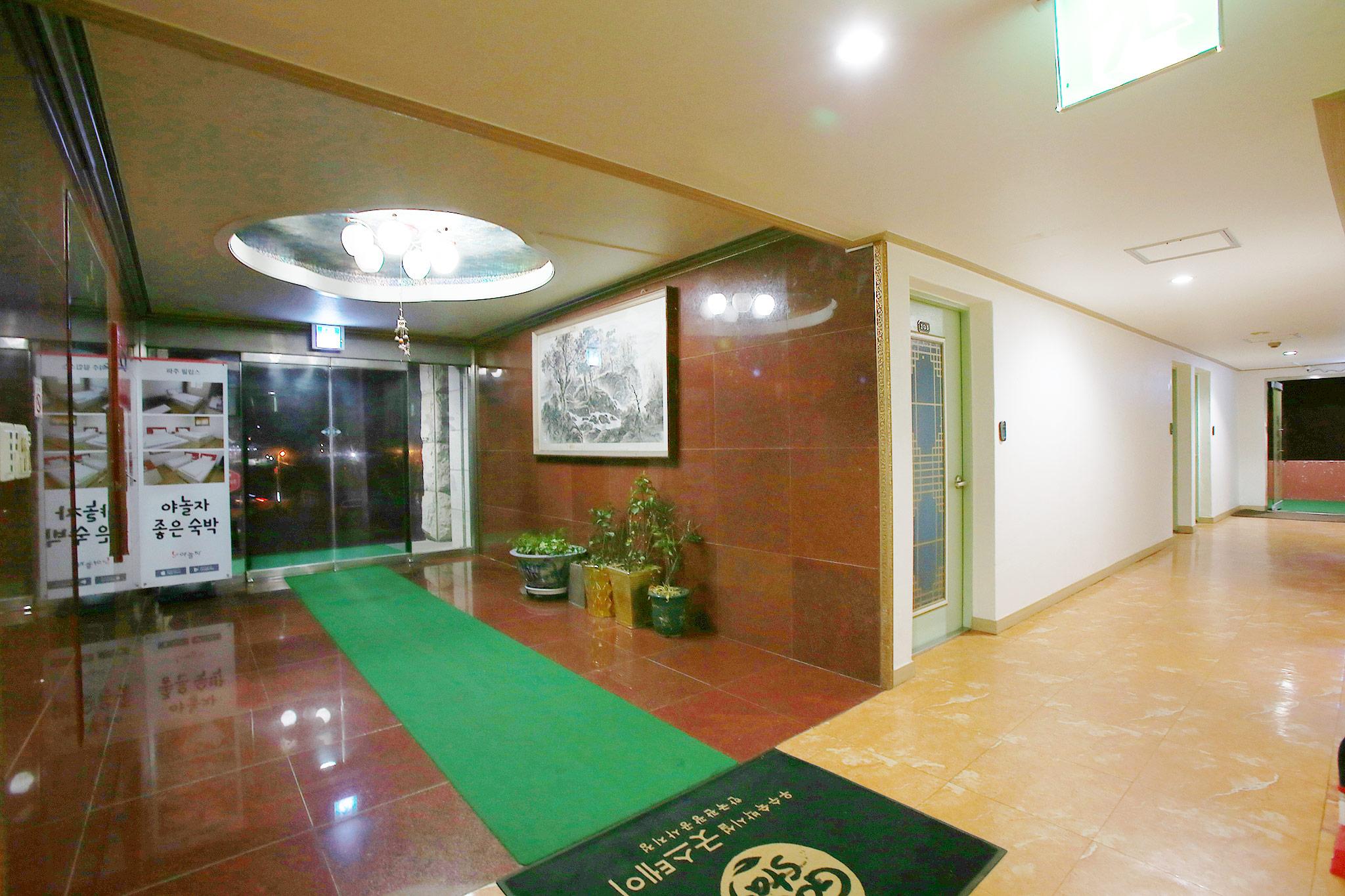 Paju Phillips-2