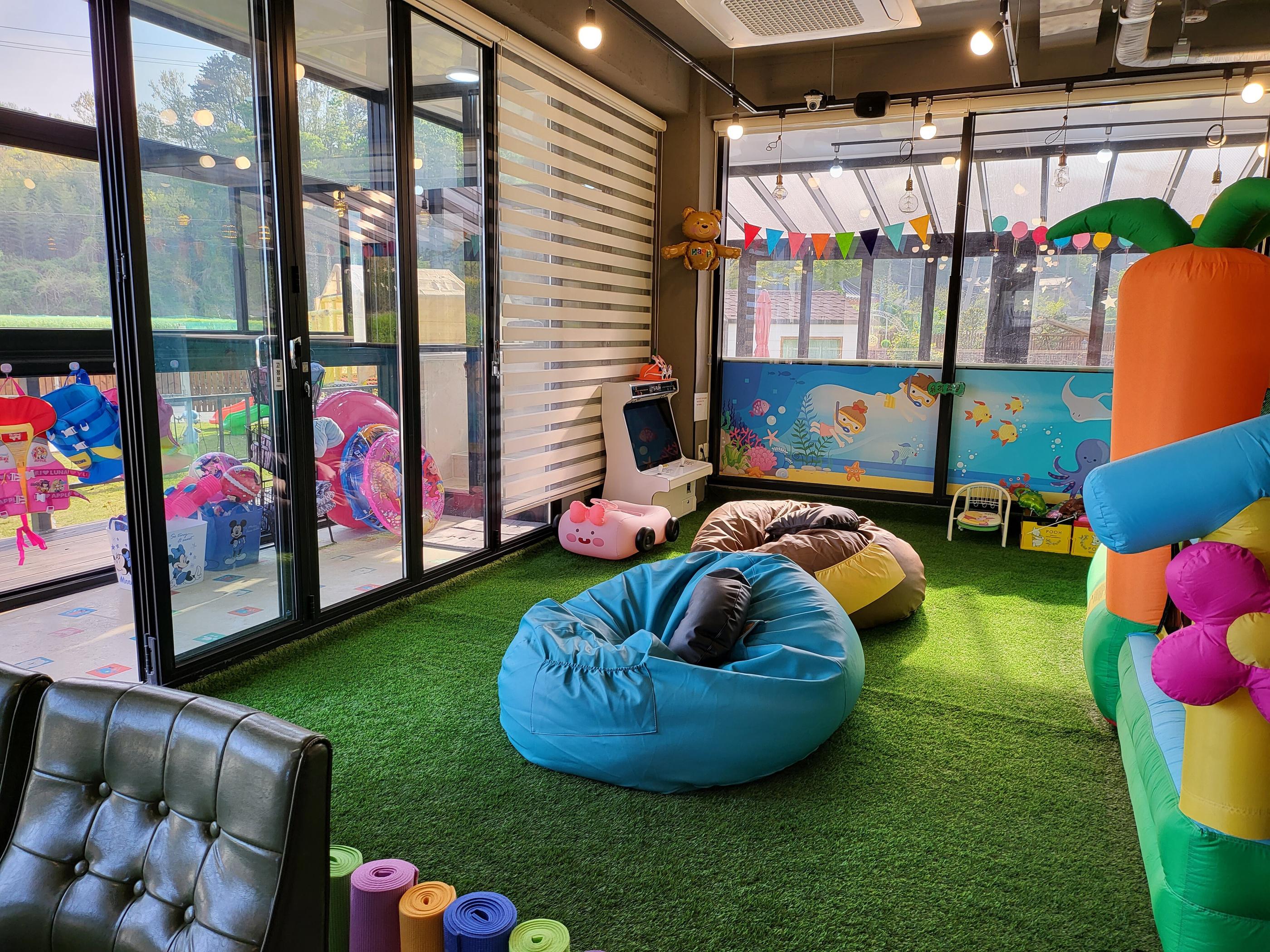 The Hue Kids Pool Vila-4