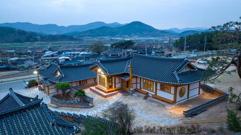 Gyeongju Ojae Hanok Pool Villa