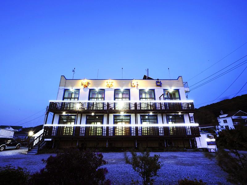Taean (Anmyeondo) Bangpobada Pension