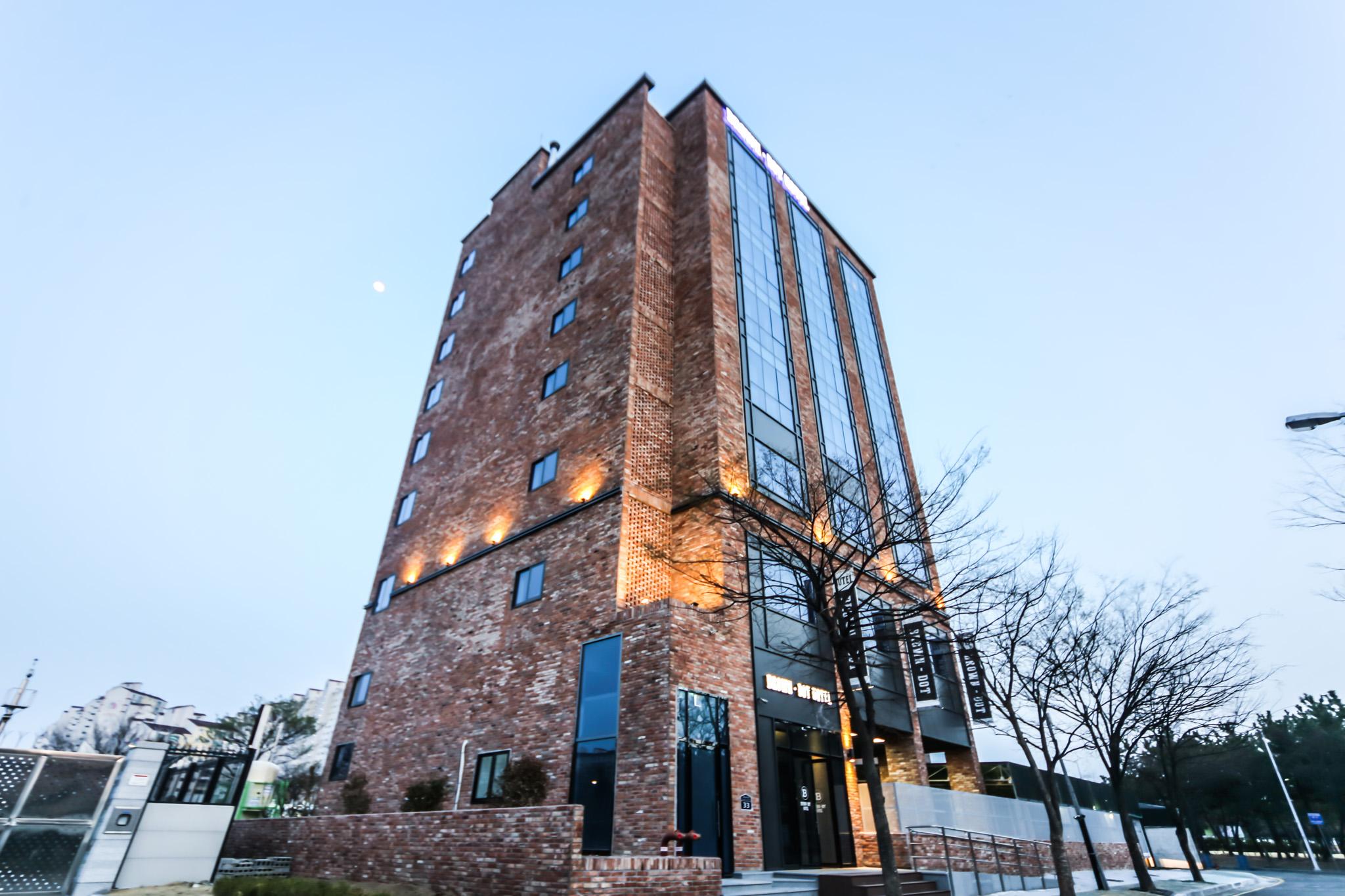 Busan Gangseo Sinho Brown Dot-20