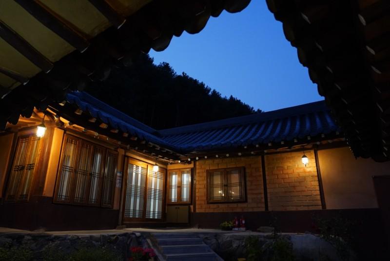 Yongin Hanok Tres Bien Pension-4