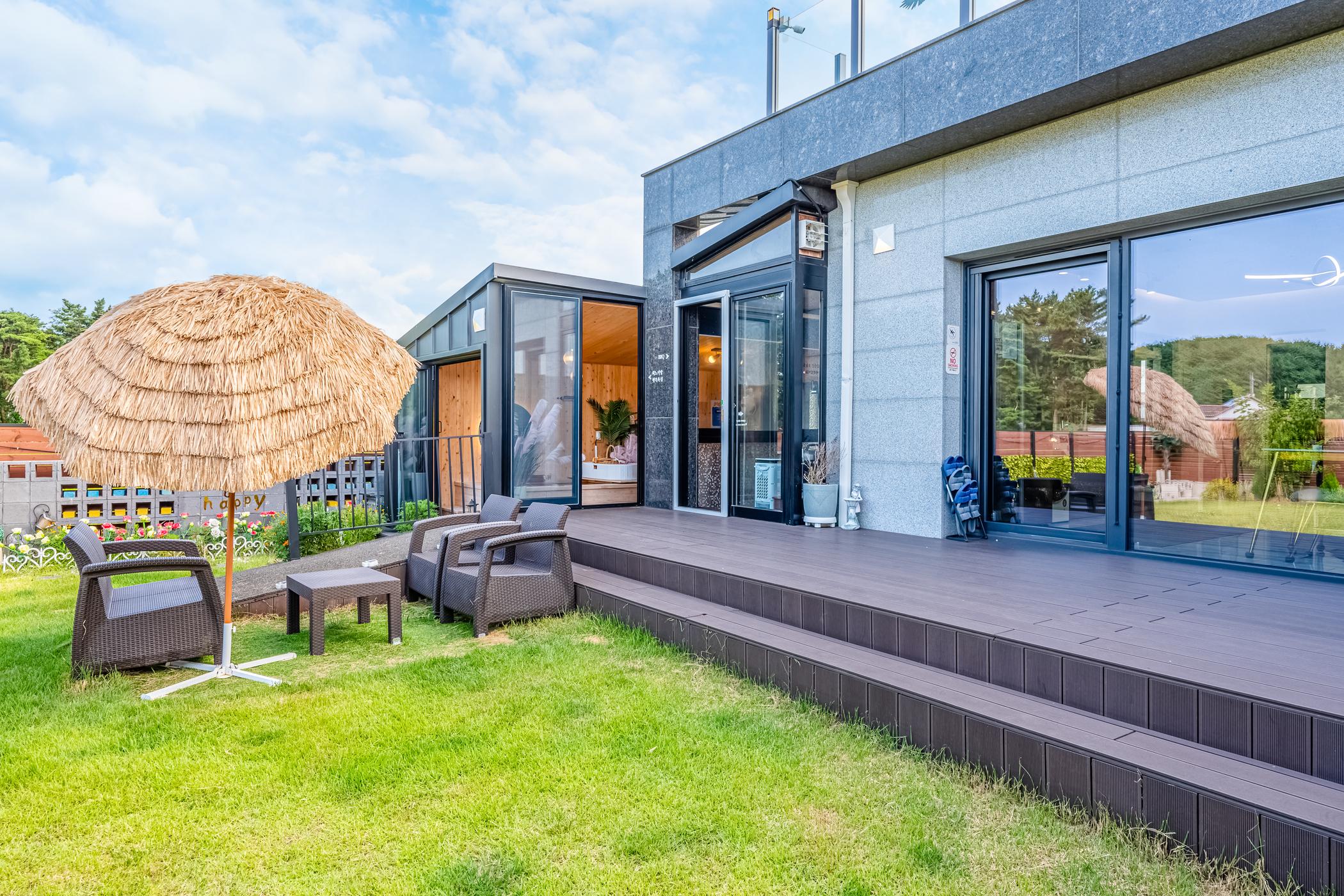 Goseong Bonnie Blue Dog Pension