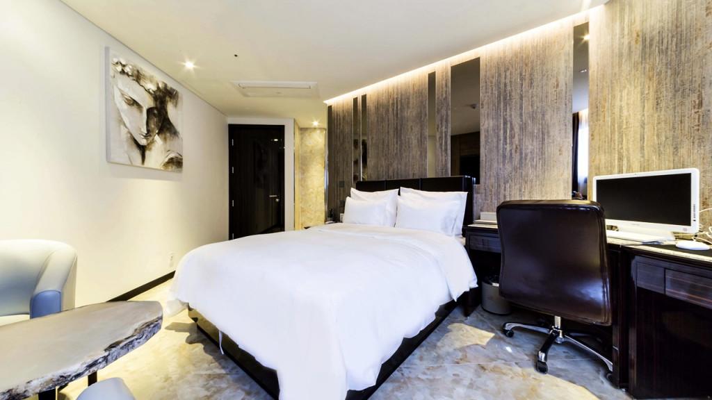 Guri Indi Present Hotel-4