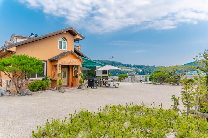 Ganghwa Island Pine Scented Pension