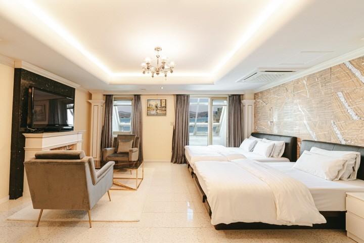 Tongyeong Gallary Hotel