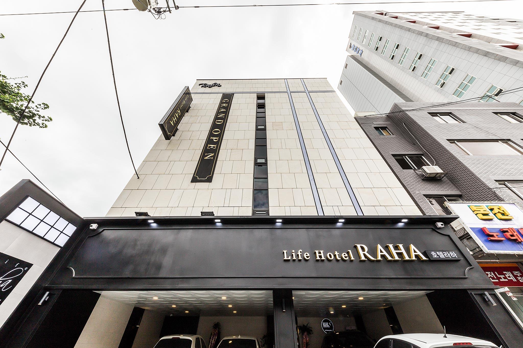 University of Foreign Life Hotel Raha-16