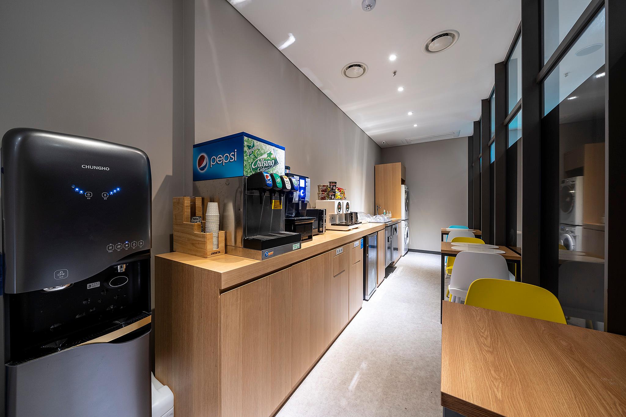 Wolgot Station Brown Dot-43