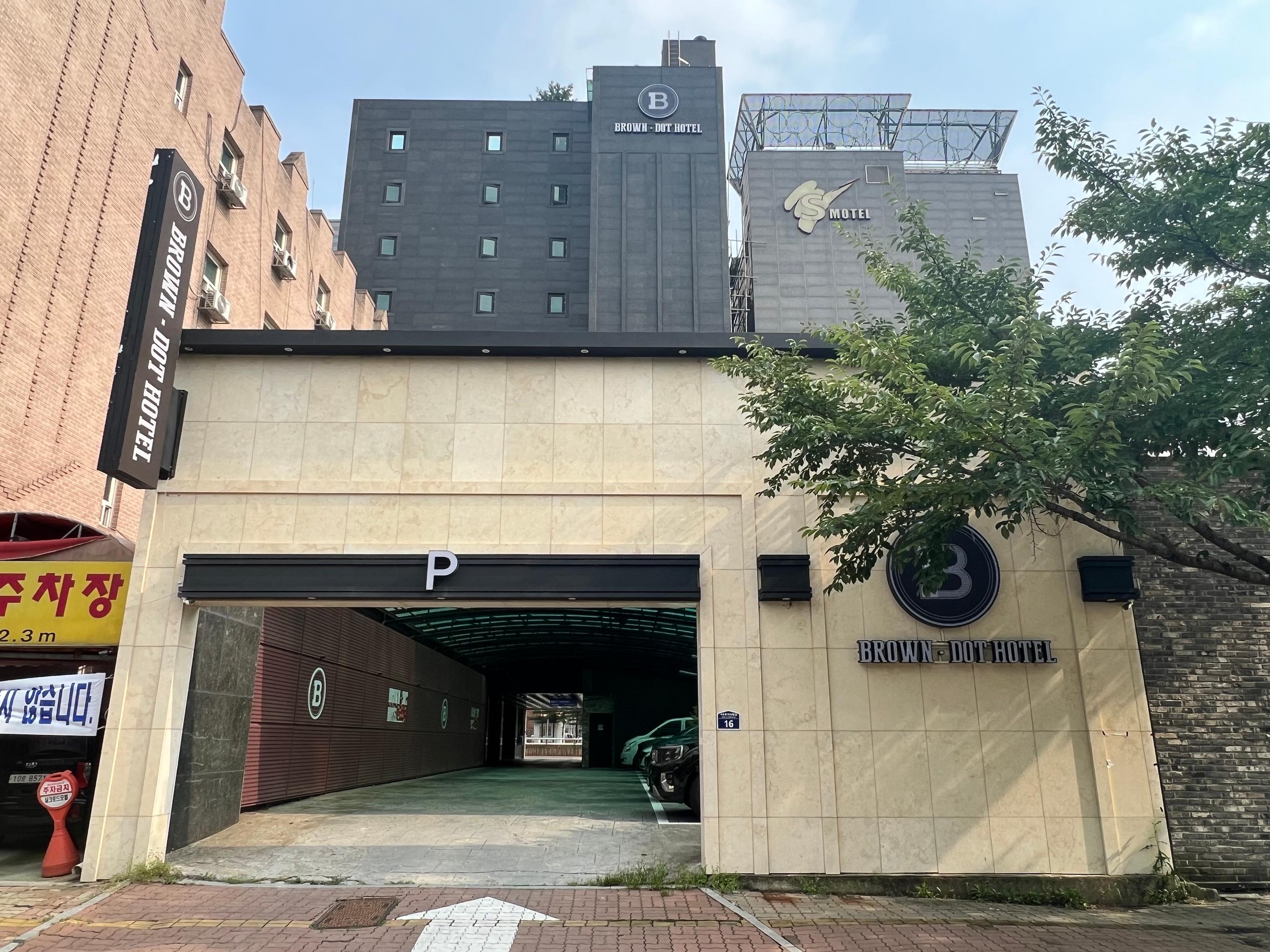 Suwon Brown Dot Suwon Guwoon Branch-9