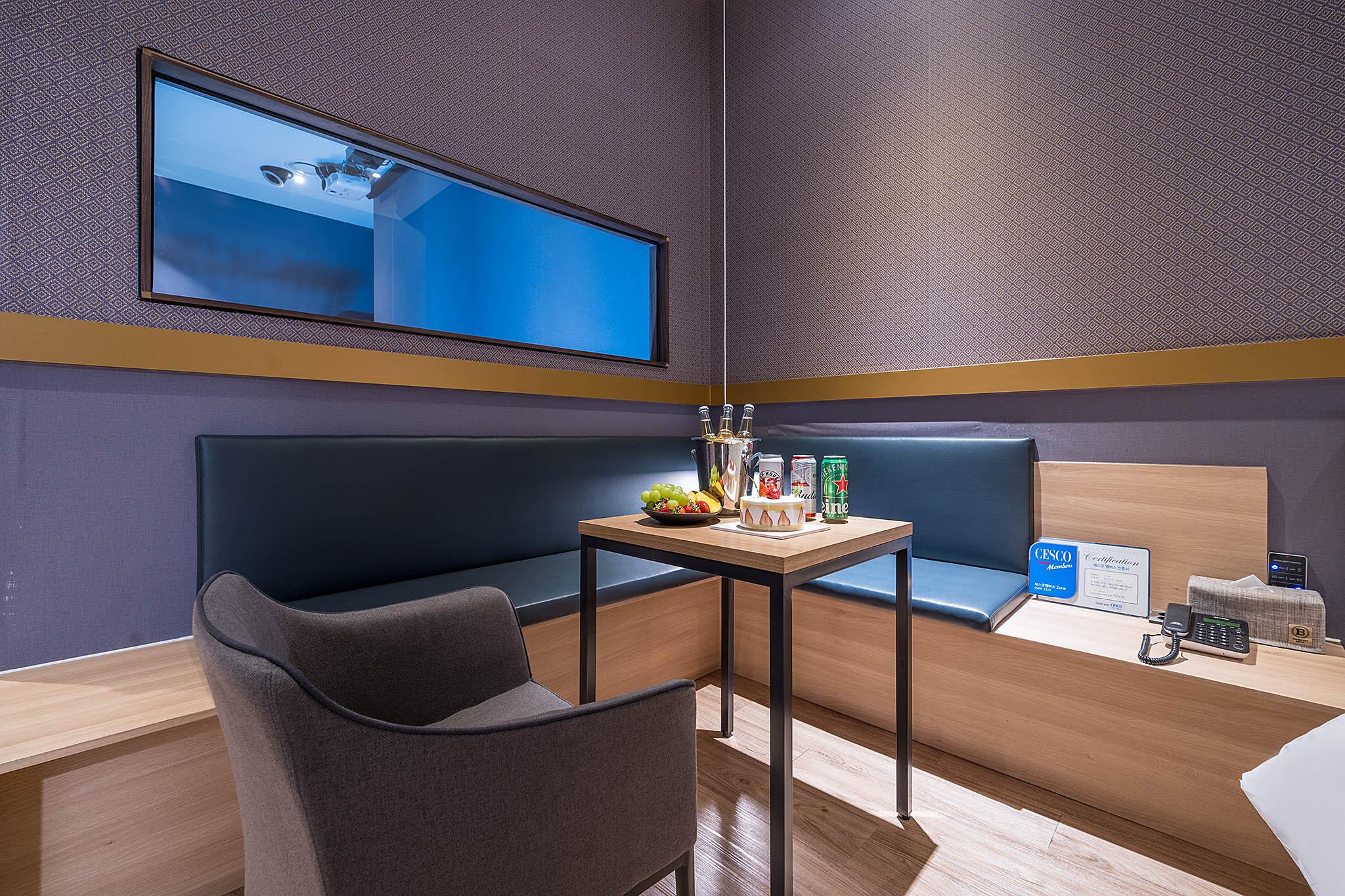 Wolgot Station Brown Dot-8