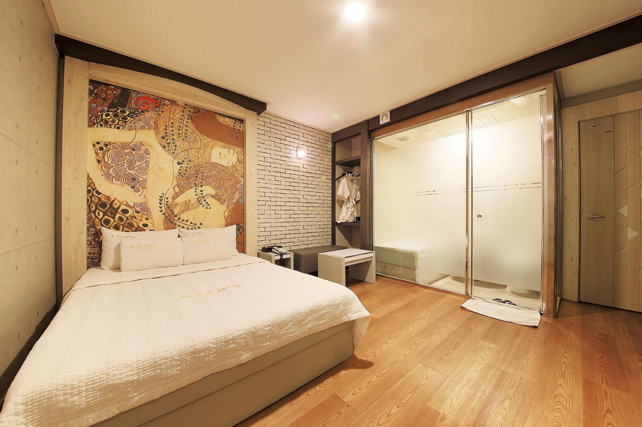 Dobong (Banghak Station) Lux