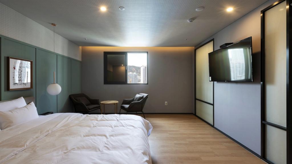 Seomyeon Bumcheon Brown Dot-3