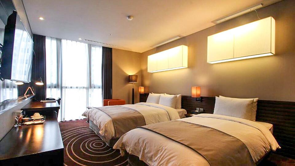 Best Louis Hamilton Hotel