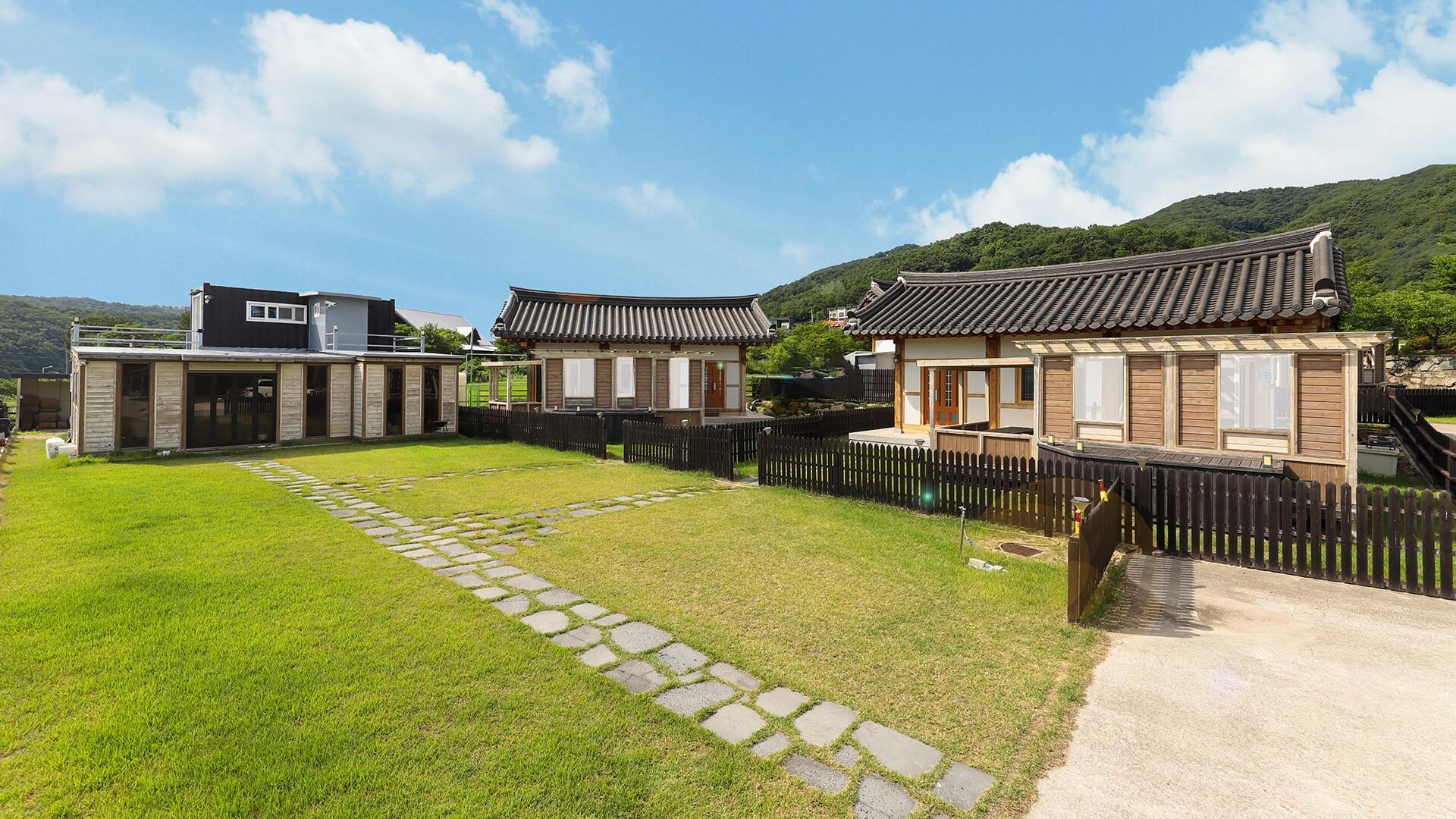 Eunmaru Hanok Kidz Poolvilla and Couple Spa-4