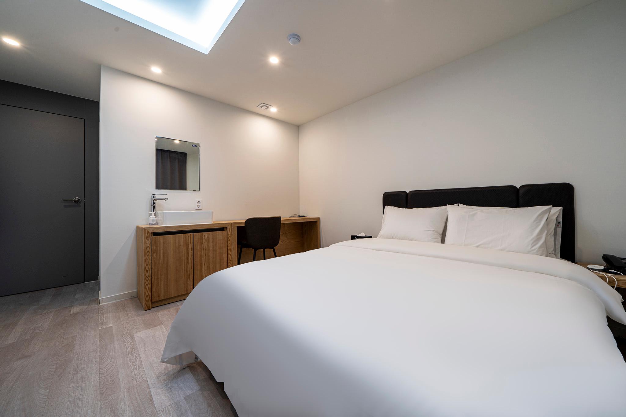 Busan Seomyeon Sloth Hotel