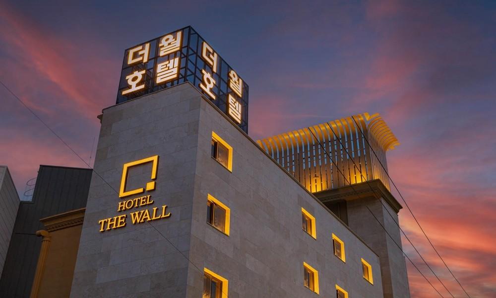 The Wall Hotel-2