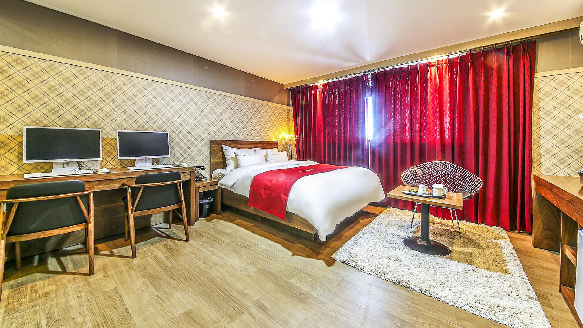 SMILE HOTEL