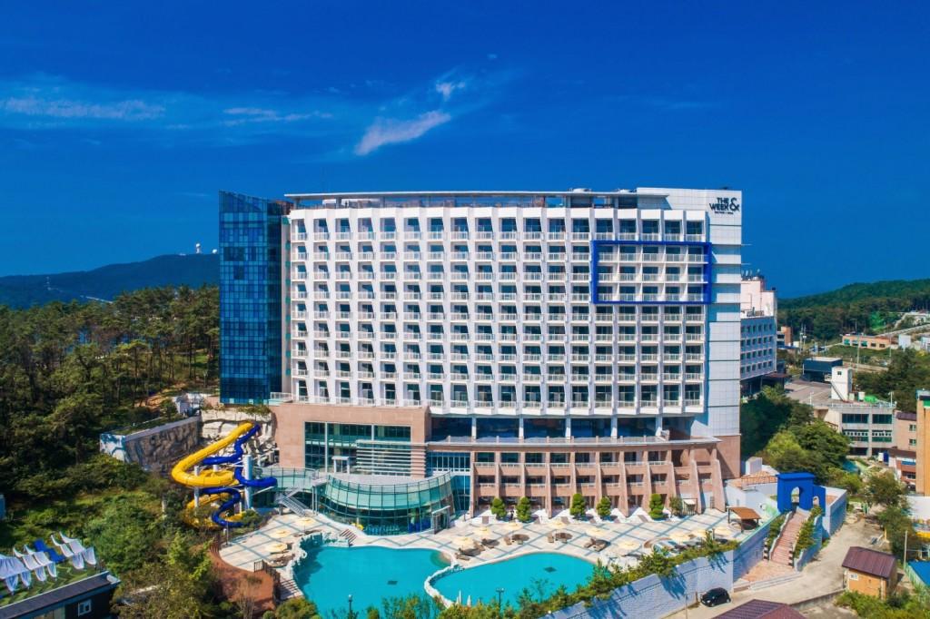 The Week& Resort