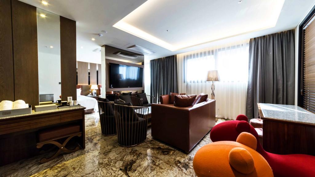 Guri Indi Present Hotel-2