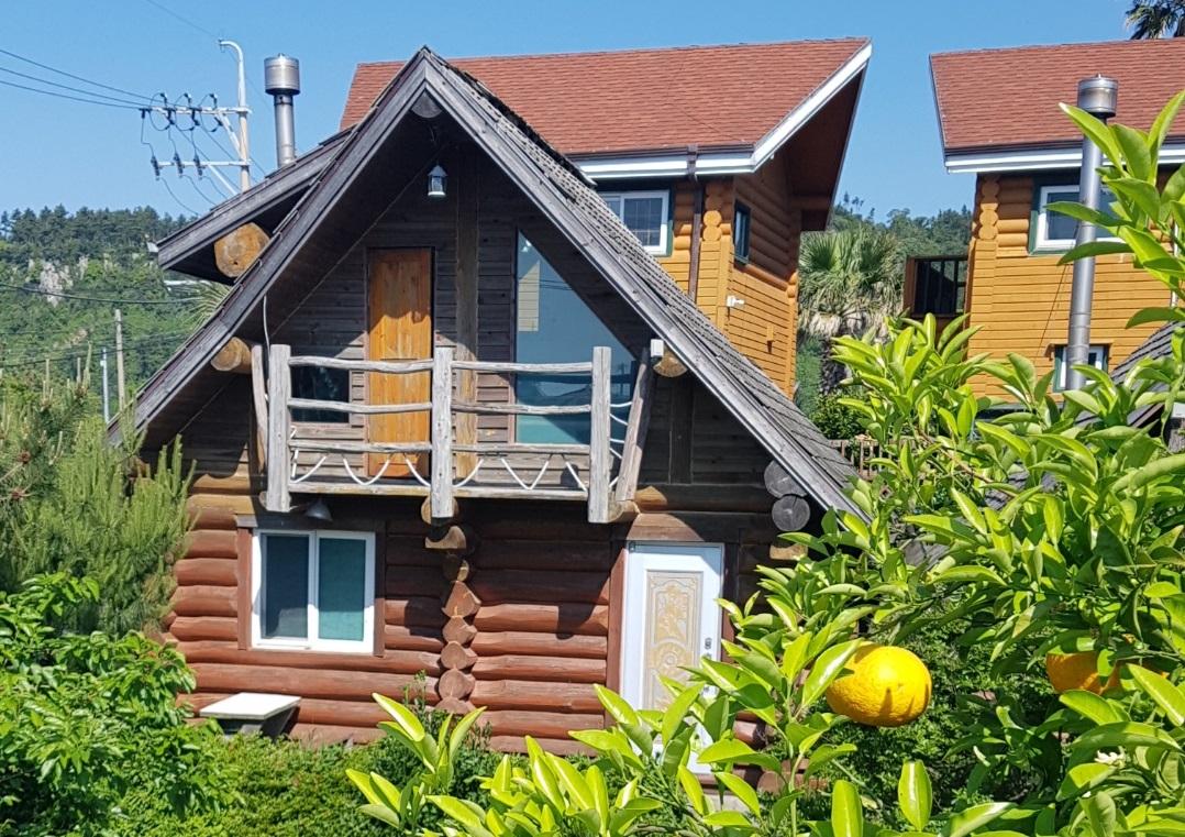 Seogwipo Nandre Log House Pension