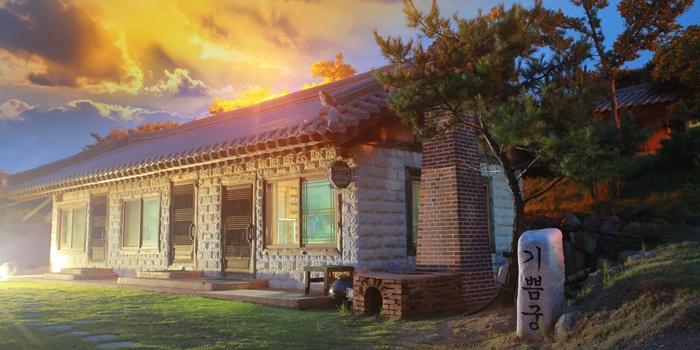 Muan Sparrow Valley Ocher Pension