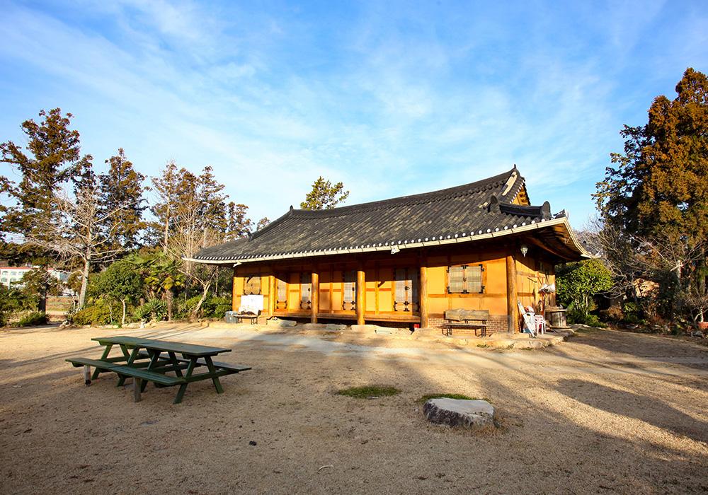 Haenam Hambakgolkeunggigiwajip Pension