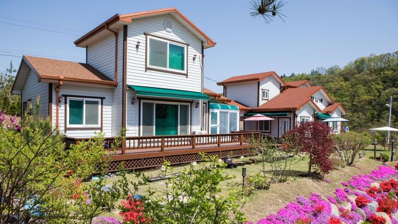 Goesan Lapine Couple Pension