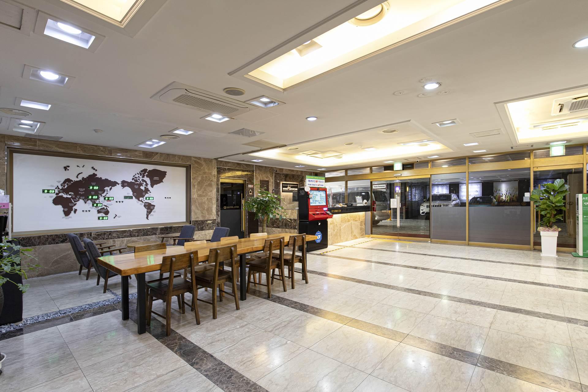 Hotel Airport June-36