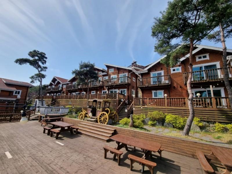 Boryeong Log Scent Pension