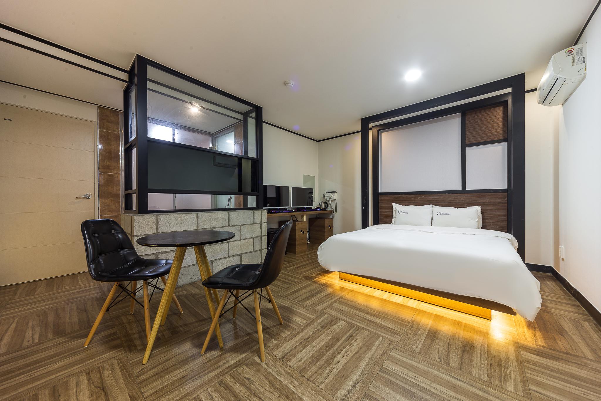 Jeonju Uadong Hotel Ya