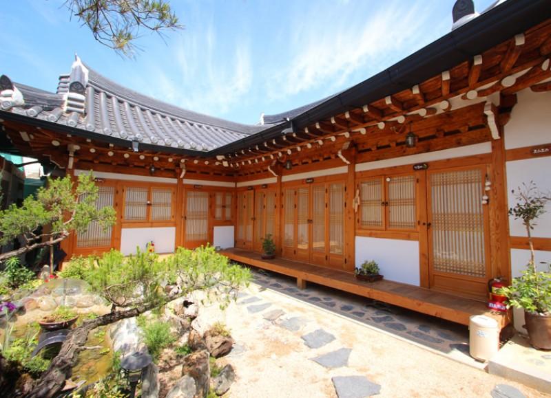 Jeonju Full Happiness Hanok Pension