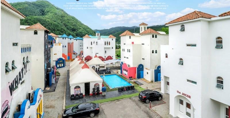 Chuncheon (Namiseom) Sea and Black Pension