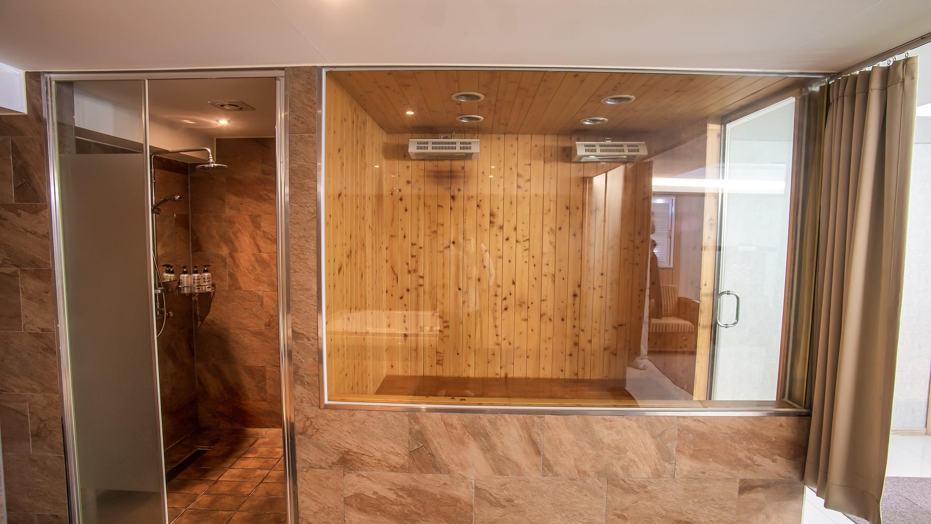 ROYAL SUITE