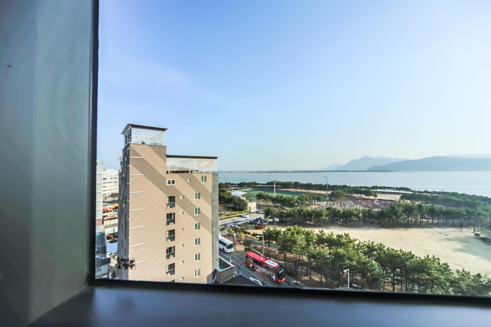 Busan Gangseo Sinho Brown Dot-5