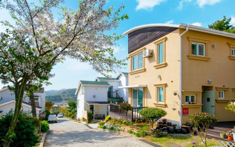 Taean (Anmyeondo) Versailles Pension