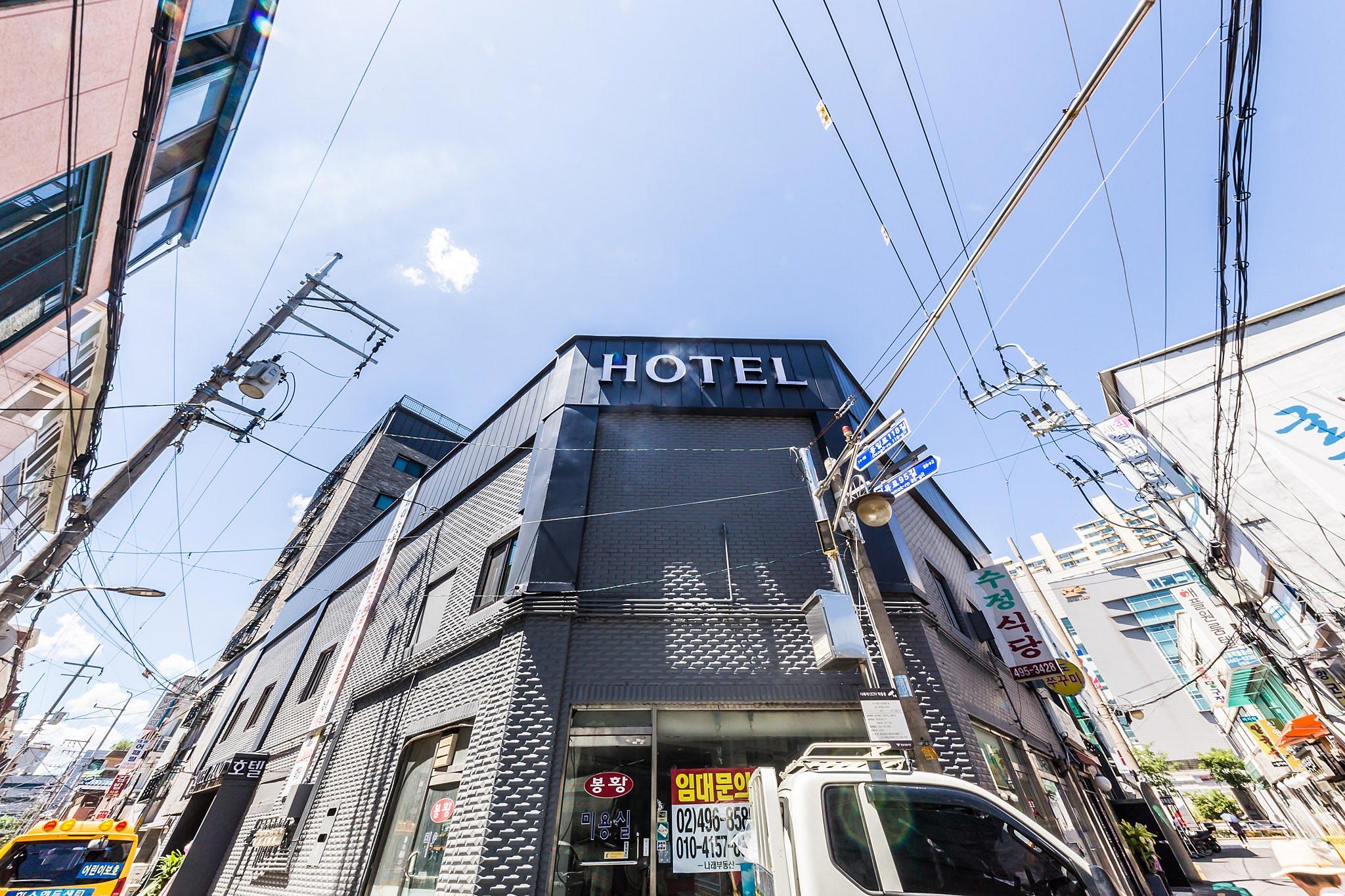 Reunion Hotel Piano-9