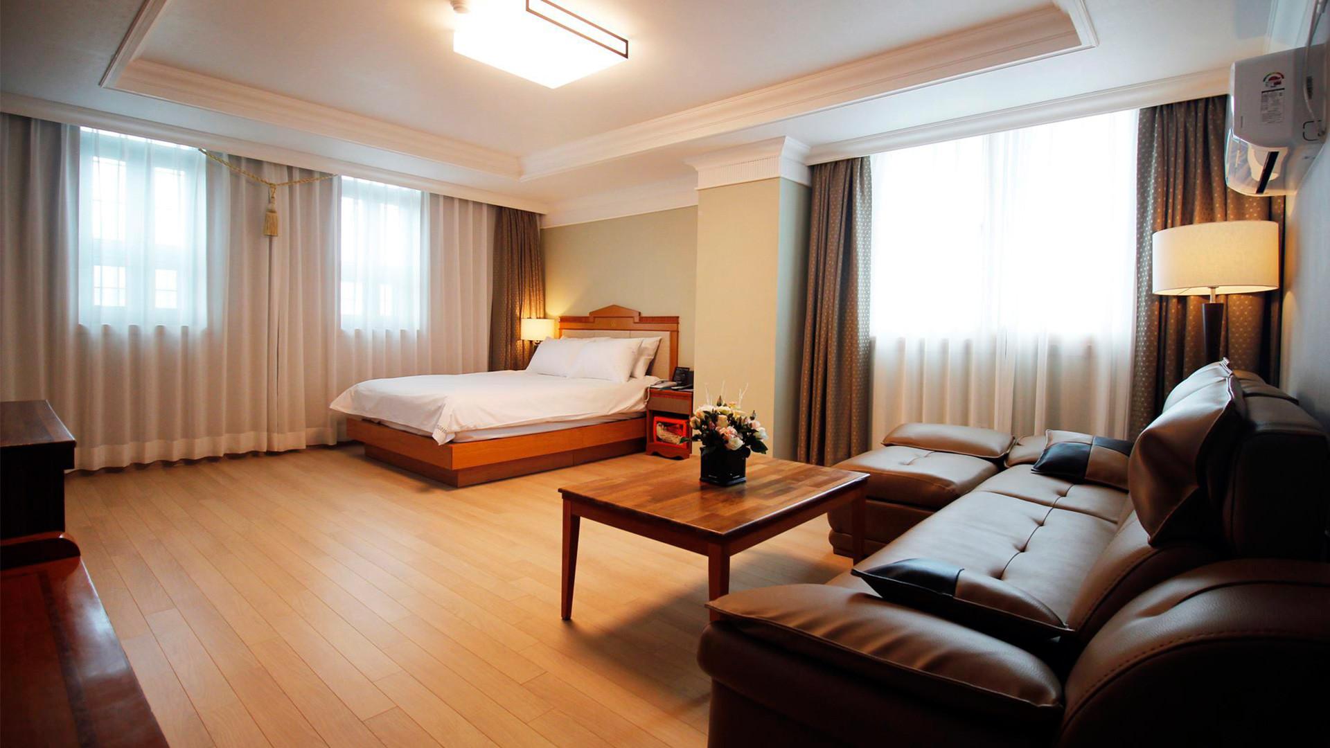 Empire Tourist Hotel