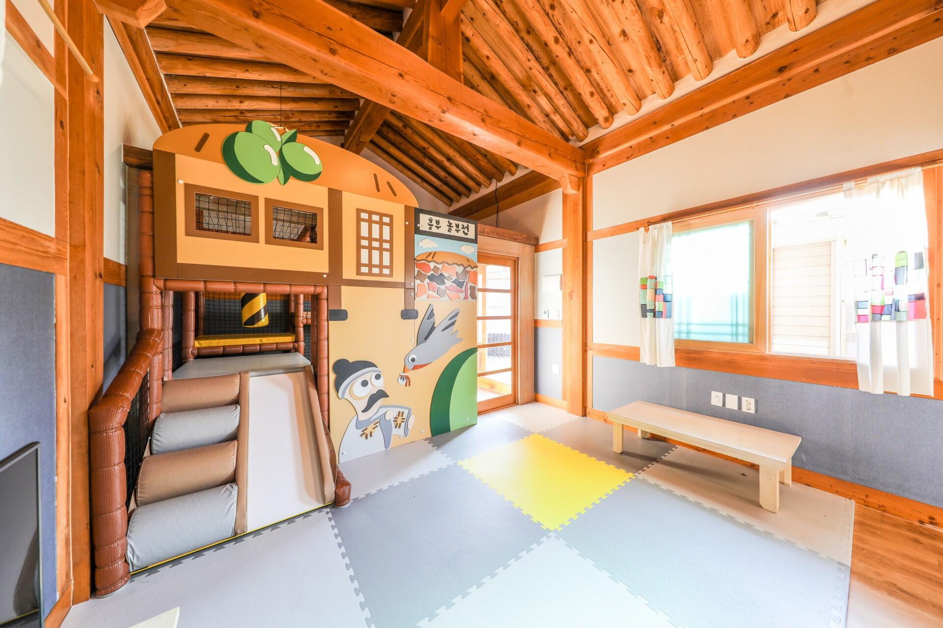 Eunmaru Hanok Kidz Poolvilla and Couple Spa-8